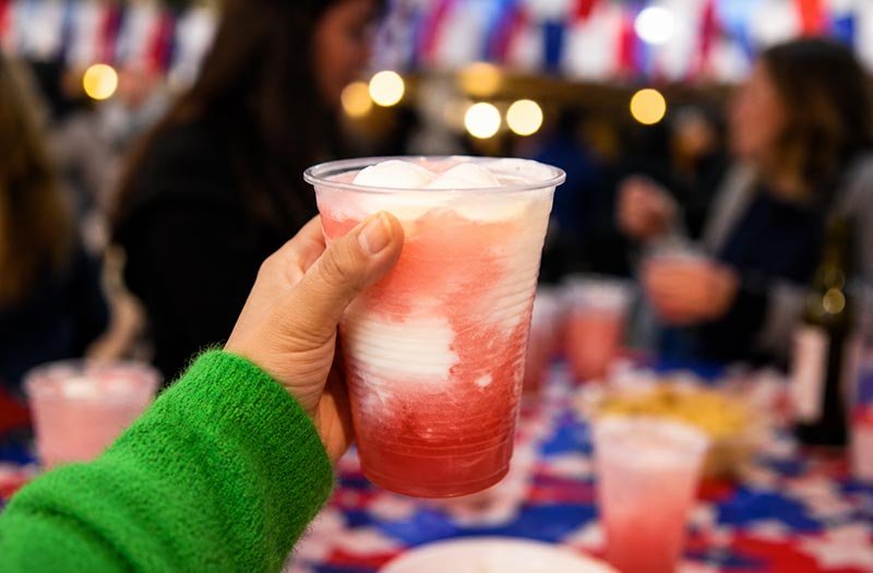Bebidas ¿Qué se toma en Fiestas Patrias? Bebidas ¿Qué se toma en Fiestas Patrias?