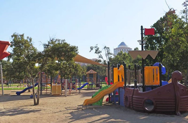 Área de juegos para niños del Parque Araucano Área de juegos para niños del Parque Araucano