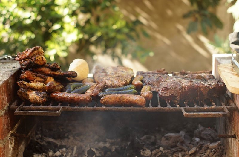 Asado y carnes a la parrilla Asado y carnes a la parrilla