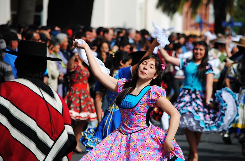 El baile tradicional de Fiestas Patrias: La Cueca