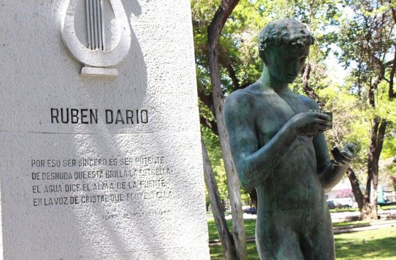 Escultura Ruben Dario - Parque Forestal