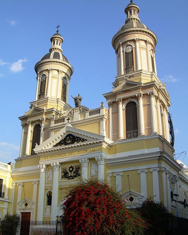 las dos torres de la Iglesia de San Ignacio de Loyola