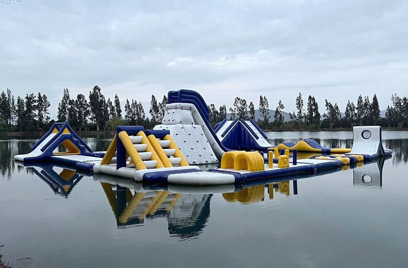juegos inflables laguna esmeralda