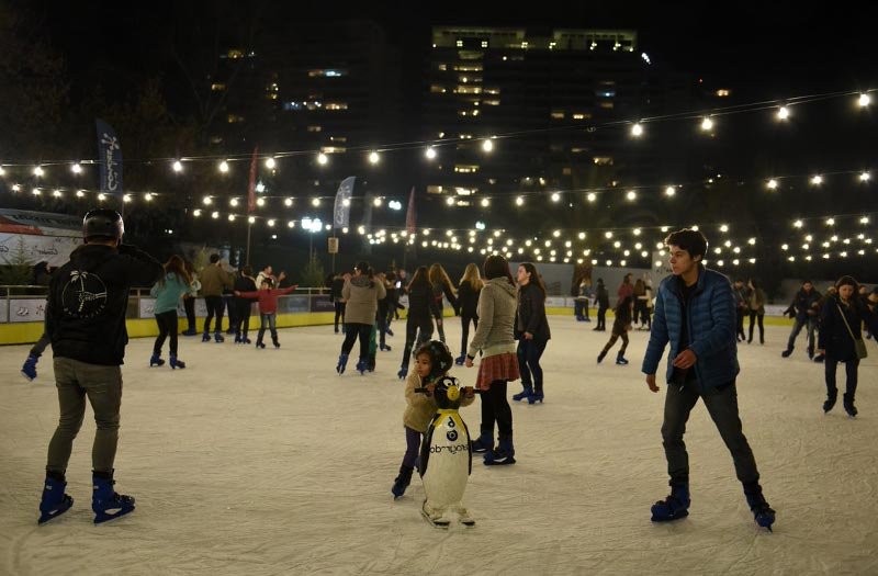 Patinar sobre hielo en la capital