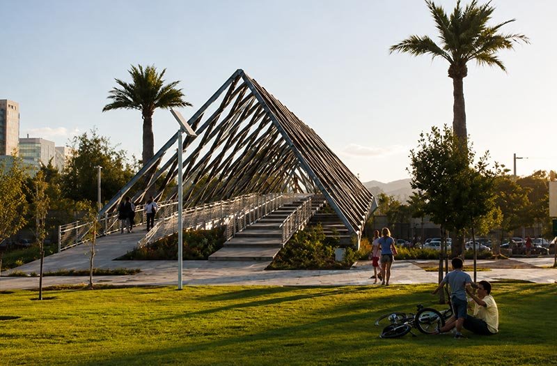 Puente peatonal Parque Araucano Puente peatonal Parque Araucano