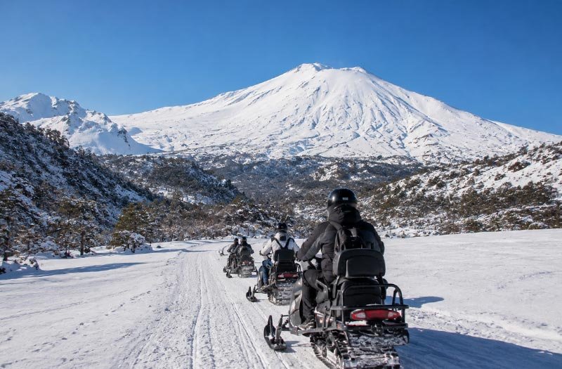 Paseo en Moto de Nieve en el Volcán Antuco - Región del Biobio