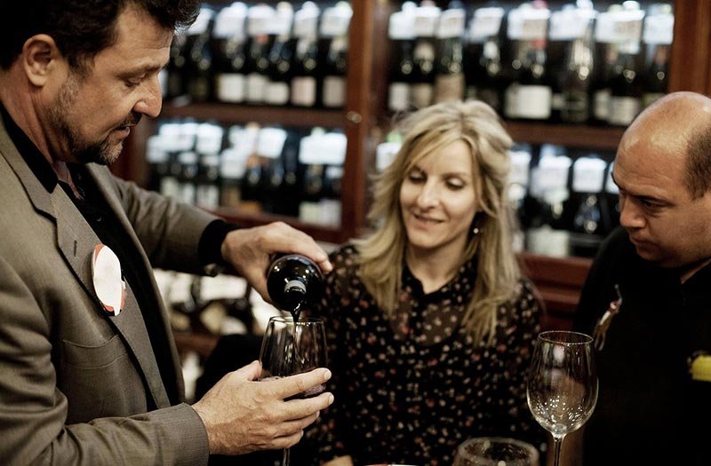 Visitar los viñedos y disfruta del vino local
